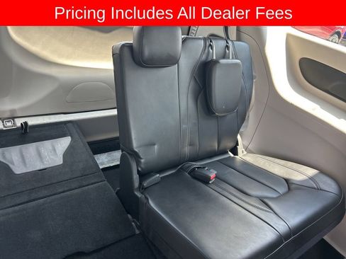 Used 2024 Chrysler Pacifica Touring-L FWD image 17