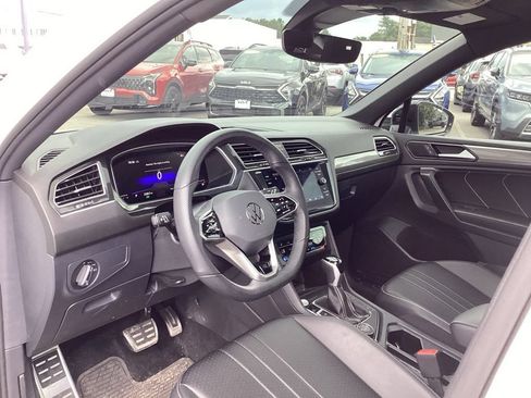 Used 2024 Volkswagen Tiguan SE R-Line AWD/4WD image 13