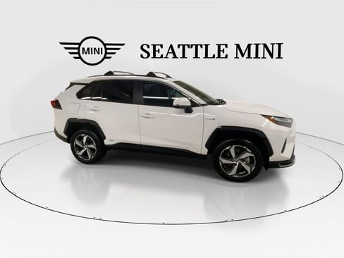 Used 2024 Toyota RAV4 SE w/ Weather & Moonroof Package AWD/4WD image 13