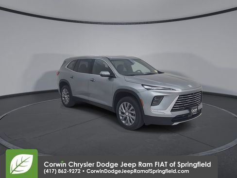 Used 2025 Buick Enclave Preferred image 3