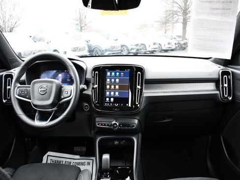Certified 2025 Volvo XC40 B5 Plus image 18