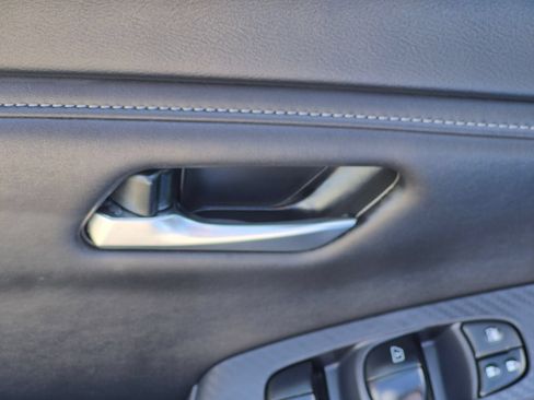 Used 2025 Nissan Sentra SV FWD image 12