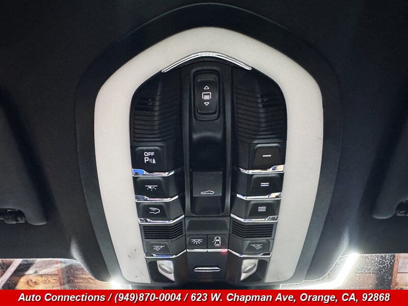Used 2018 Porsche Macan AWD/4WD image 21