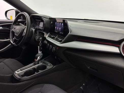 Used 2025 Chevrolet Trax RS w/ Driver Confidence Package FWD image 33