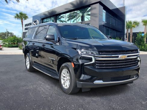 Used 2024 Chevrolet Suburban LT RWD image 3