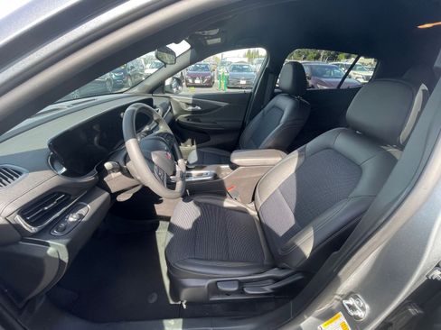 Used 2025 Buick Envista Preferred image 22