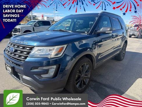 Used 2017 Ford Explorer XLT w/ Equipment Group 202A AWD/4WD image 3