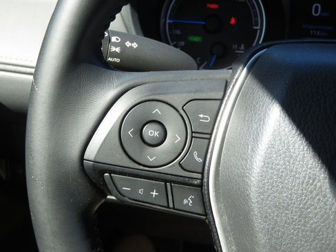 Used 2022 Toyota Venza LE image 23