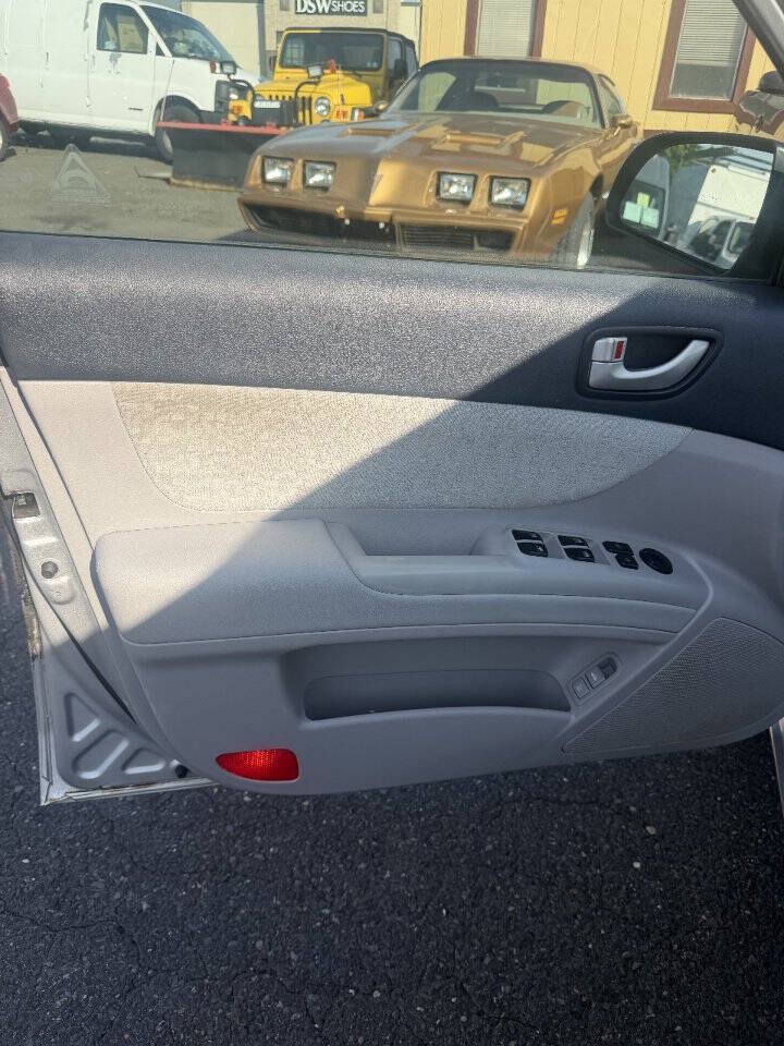 Used 2006 Hyundai Sonata V6 FWD image 2