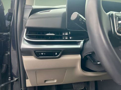 Used 2025 Kia Carnival FWD image 14