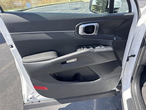New 2026 Kia Sorento LX image 9