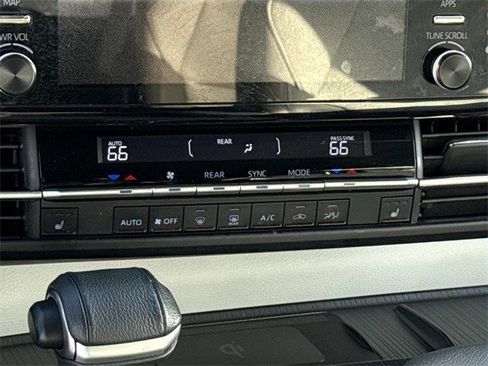 Used 2022 Toyota Sienna XSE image 22