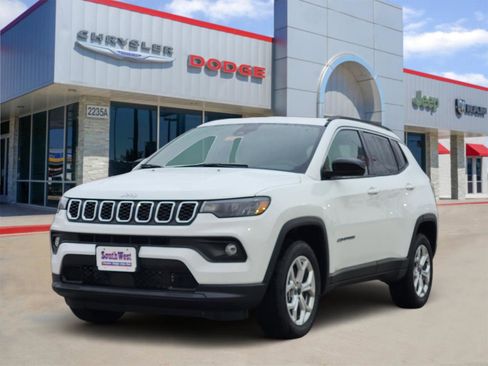 New 2026 Jeep Compass Latitude image 2