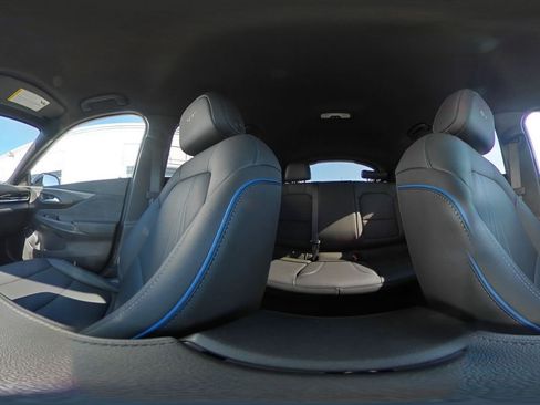 Used 2025 Buick Envista Sport Touring image 42