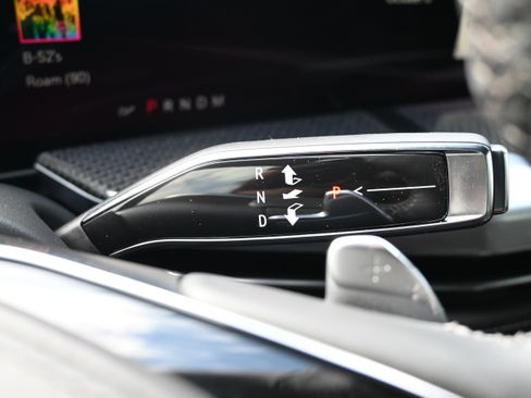 Used 2025 Cadillac Escalade V w/ LPO, ONYX Package image 28