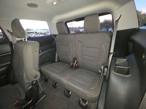 Used 2018 GMC Acadia SLE image 23