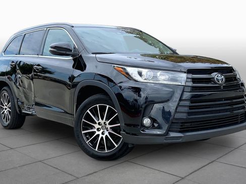 Used 2018 Toyota Highlander SE AWD/4WD image 3