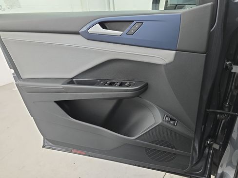 Certified 2024 Volkswagen Taos SE image 26