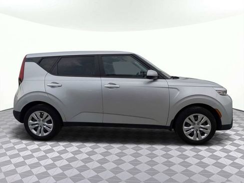Used 2021 Kia Soul LX FWD image 2