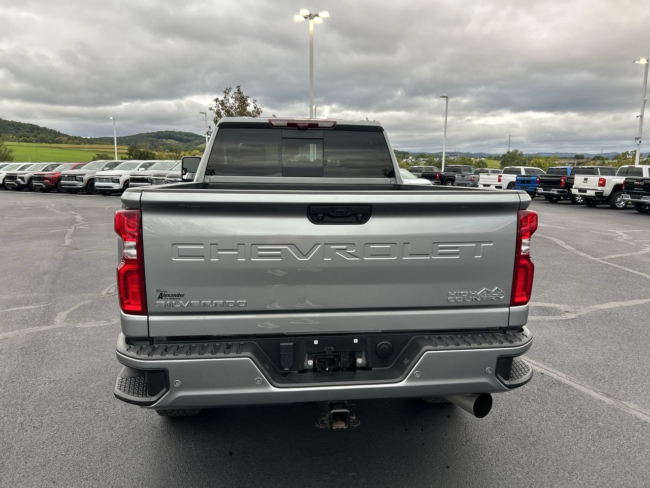 Used 2024 Chevrolet Silverado 2500 High Country w/ Technology Package AWD/4WD image 6