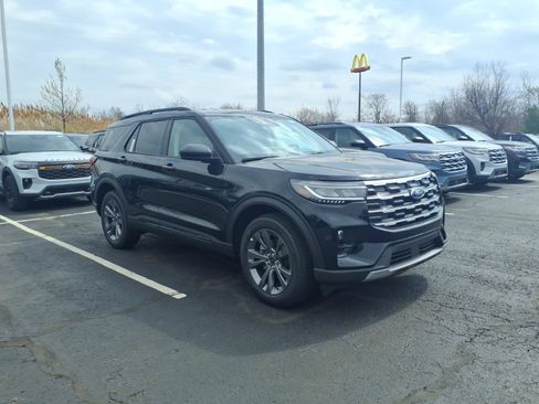 Used 2026 Ford Explorer Active w/ Active Comfort Package AWD/4WD image 3