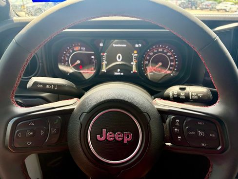 Used 2024 Jeep Wrangler Unlimited Rubicon AWD/4WD image 17
