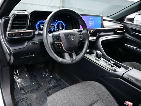 Used 2023 Toyota Crown AWD/4WD image 13