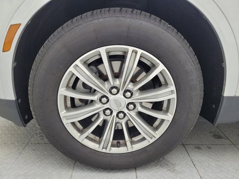 Used 2017 Cadillac XT5 Luxury w/ Driver Awareness Package FWD image 31