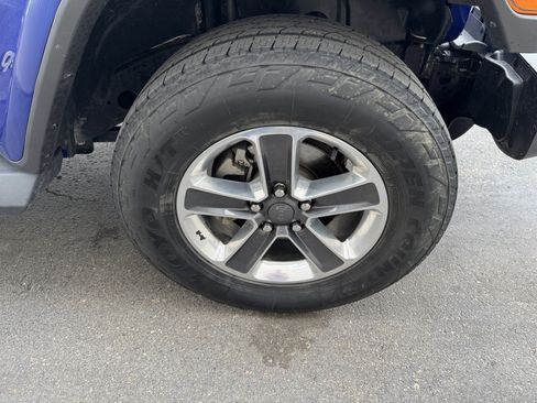 Used 2018 Jeep Wrangler Unlimited Sahara w/ Cold Weather Group AWD/4WD image 35
