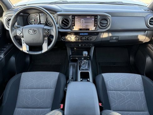 Used 2022 Toyota Tacoma TRD Off-Road image 4