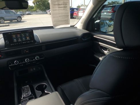 Used 2023 Honda Pilot Touring image 18