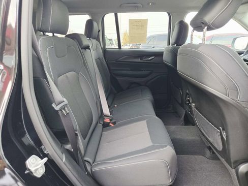 Used 2023 Jeep Grand Cherokee Laredo w/ Luxury Tech Group I image 14