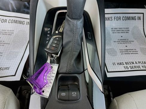 Used 2022 Toyota Corolla LE image 19