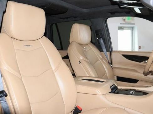 Used 2019 Cadillac Escalade Platinum image 21
