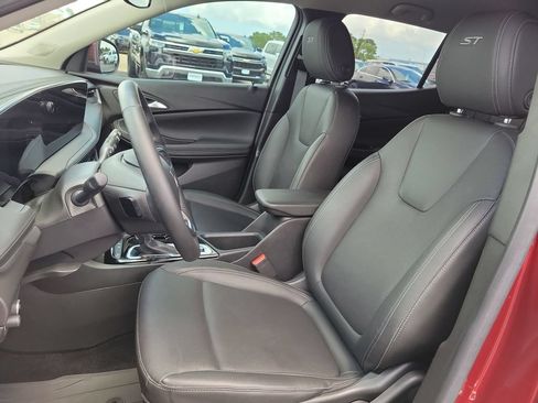 Certified 2024 Buick Encore GX Sport Touring FWD image 18