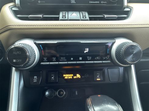 Used 2019 Toyota RAV4 Limited image 28