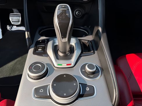 Used 2023 Alfa Romeo Giulia Veloce RWD image 54