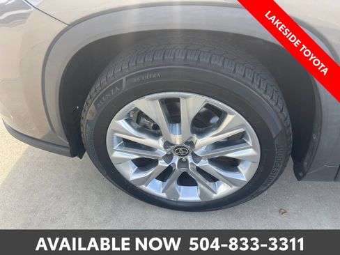 Used 2023 Toyota Highlander Limited FWD image 13