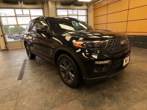 Certified 2023 Ford Explorer XLT w/ Equipment Group 202A AWD/4WD image 1