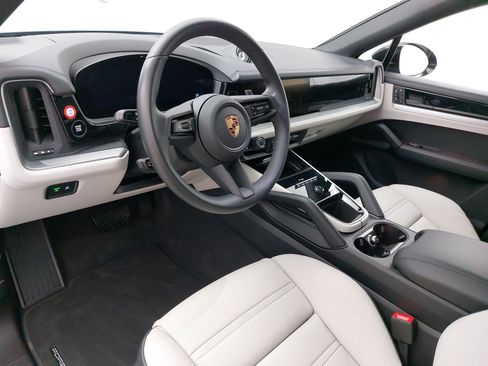 Certified 2025 Porsche Cayenne Coupe AWD/4WD image 18