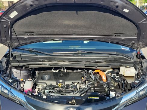 Used 2025 Toyota Sienna LE w/ LE Plus Package AWD/4WD image 32