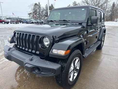Used 2021 Jeep Wrangler Unlimited Sahara image 2