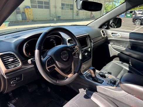 Used 2017 Jeep Grand Cherokee Limited AWD/4WD image 17