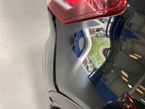 Used 2018 Nissan Kicks S FWD image 19