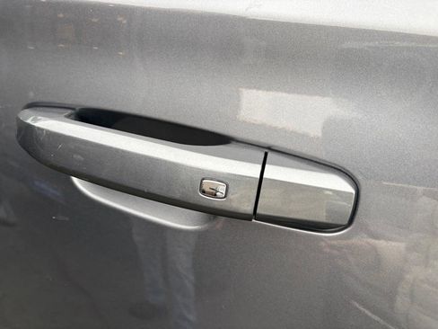 Used 2019 Chevrolet Tahoe LT image 13