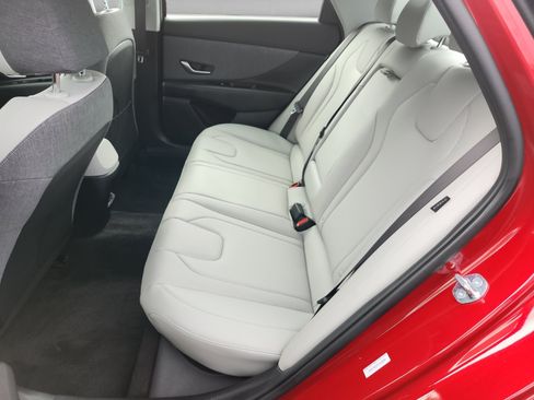 Used 2026 Hyundai Elantra Limited FWD image 15