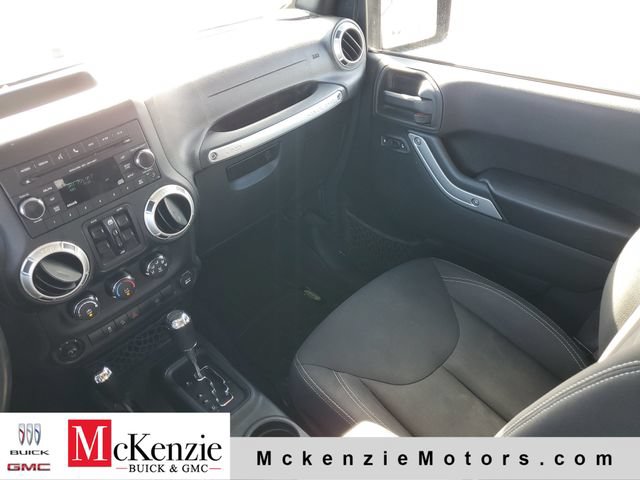 Used 2017 Jeep Wrangler Unlimited Sahara w/ Connectivity Group AWD/4WD image 25