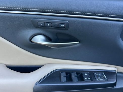 Used 2020 Lexus ES 300h w/ Premium Package image 12