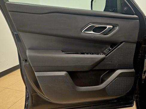 Used 2025 Land Rover Range Rover Velar Dynamic SE image 12