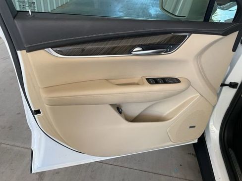 Used 2019 Cadillac XT5 FWD image 4